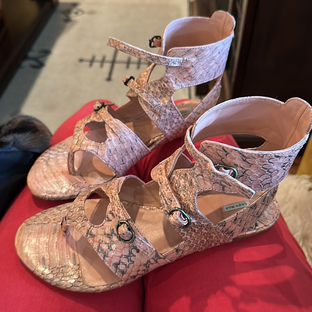 SALE!! Like New!! Women's Leon Max Villa Pink Blush Snakeskin Sandals Size 6.5
